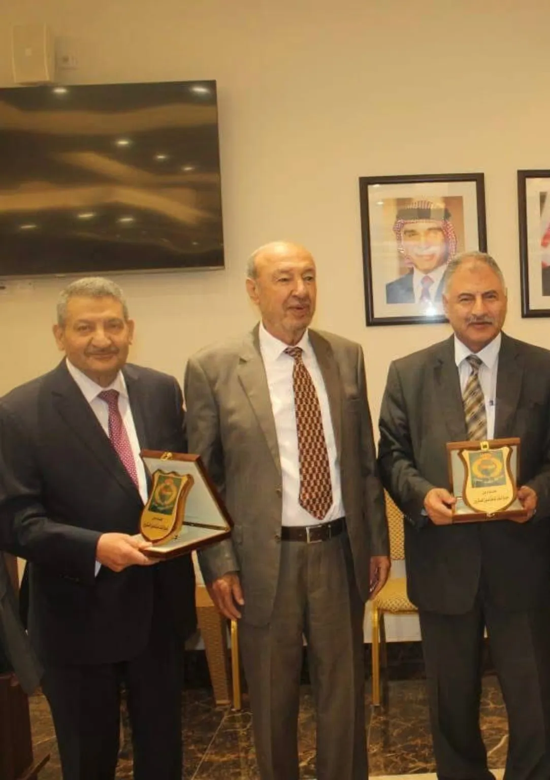 في 8/6/2025 ، وخلال احتفال نظمه تجمع المتقاعدين العسكريين في محافظة البلقاء بمناسبة عيد الاستقلال، وذكرى الثورة العربية الكبرى، وعيد الأضحى المبارك، قام اللواء الركن المتقاعد محمد القضاة، رئيس التجمع، بتكريم كل من العميد الركن المتقاعد شاكر أحمد أبو حمور والعميد المتقاعد الدكتور علي أبو رمان، وذلك تقديرًا لدعمهما المستمر لتجمع المتقاعدين العسكريين.
