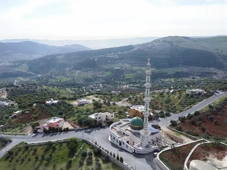 إطلالة جوية لشرق مسجد الوسية في مدينة السلط في المملكة الأردنية الهاشمية